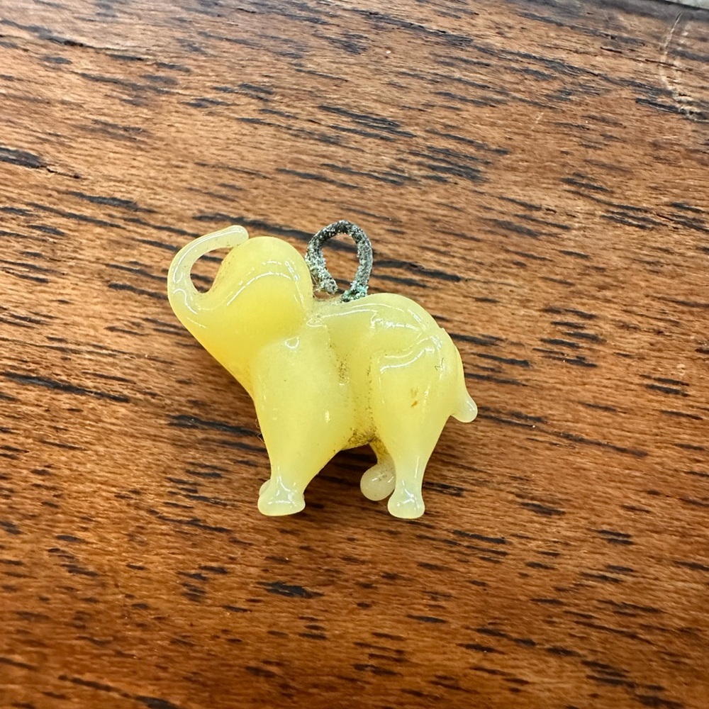 Vintage Elephant Pendant - custard glass